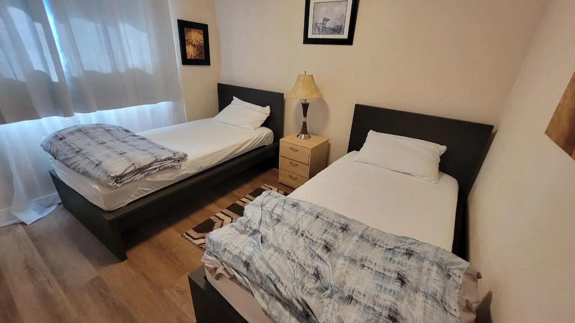 Apartment 3 Bedroom House Near Airport And Downtown Calgary Canada