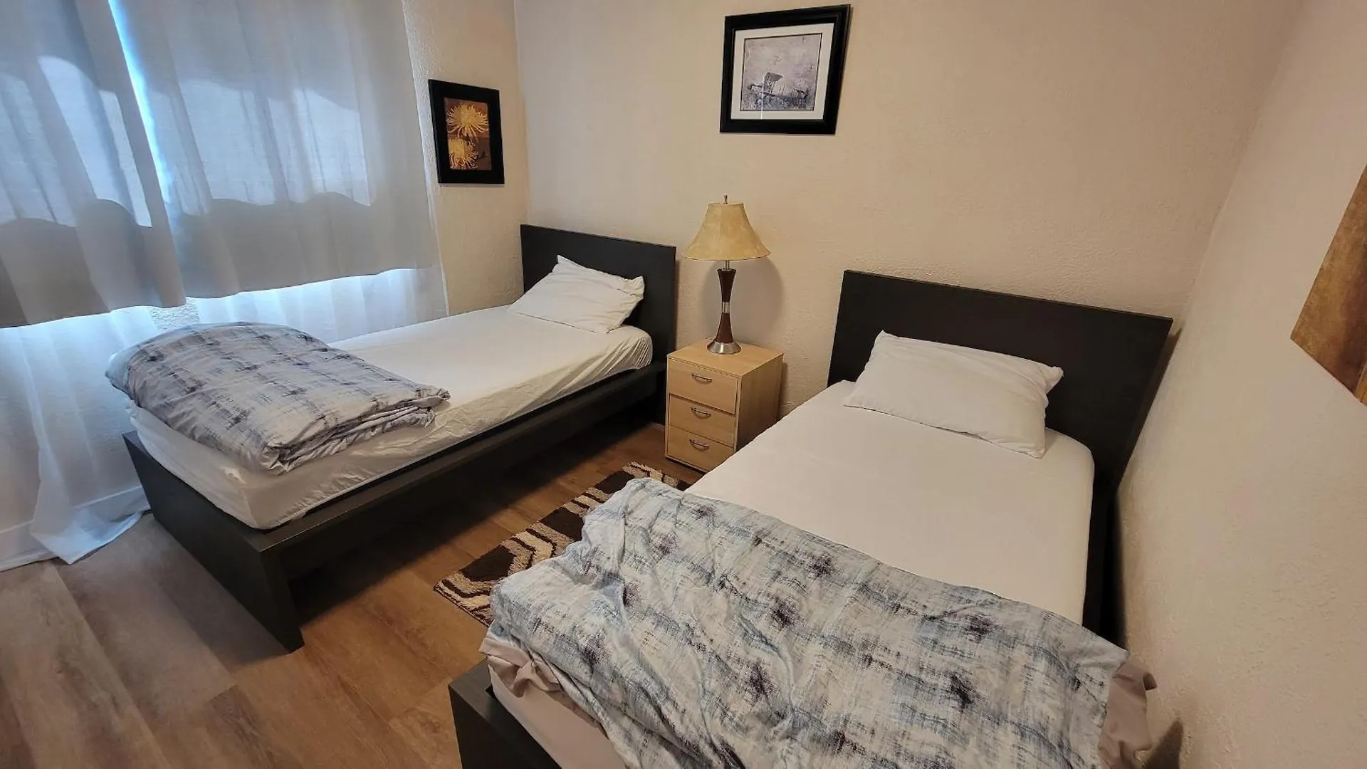 3 Bedroom House Near Airport And Downtown YYC