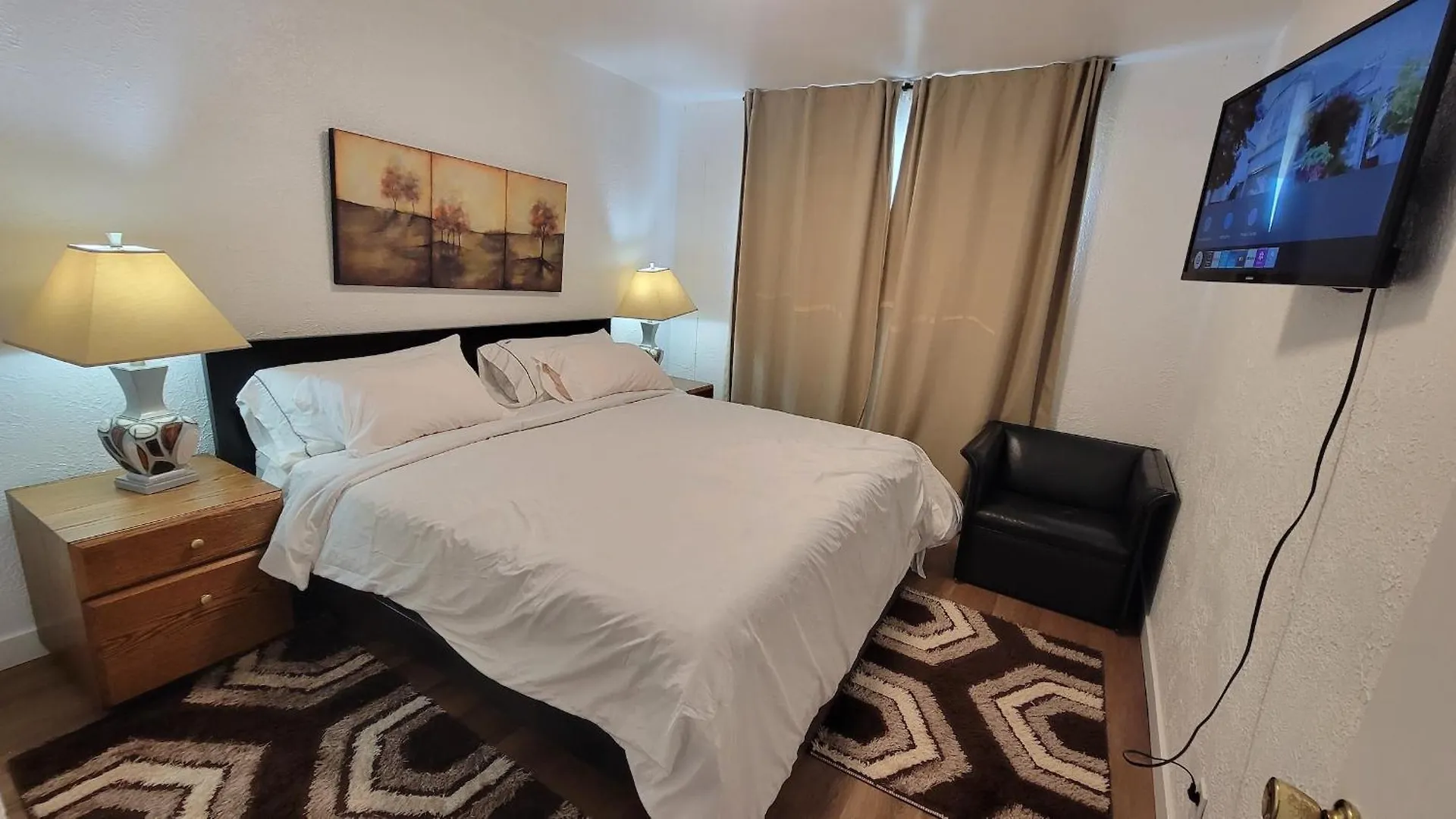 3 Bedroom House Near Airport And Downtown YYC 0*,