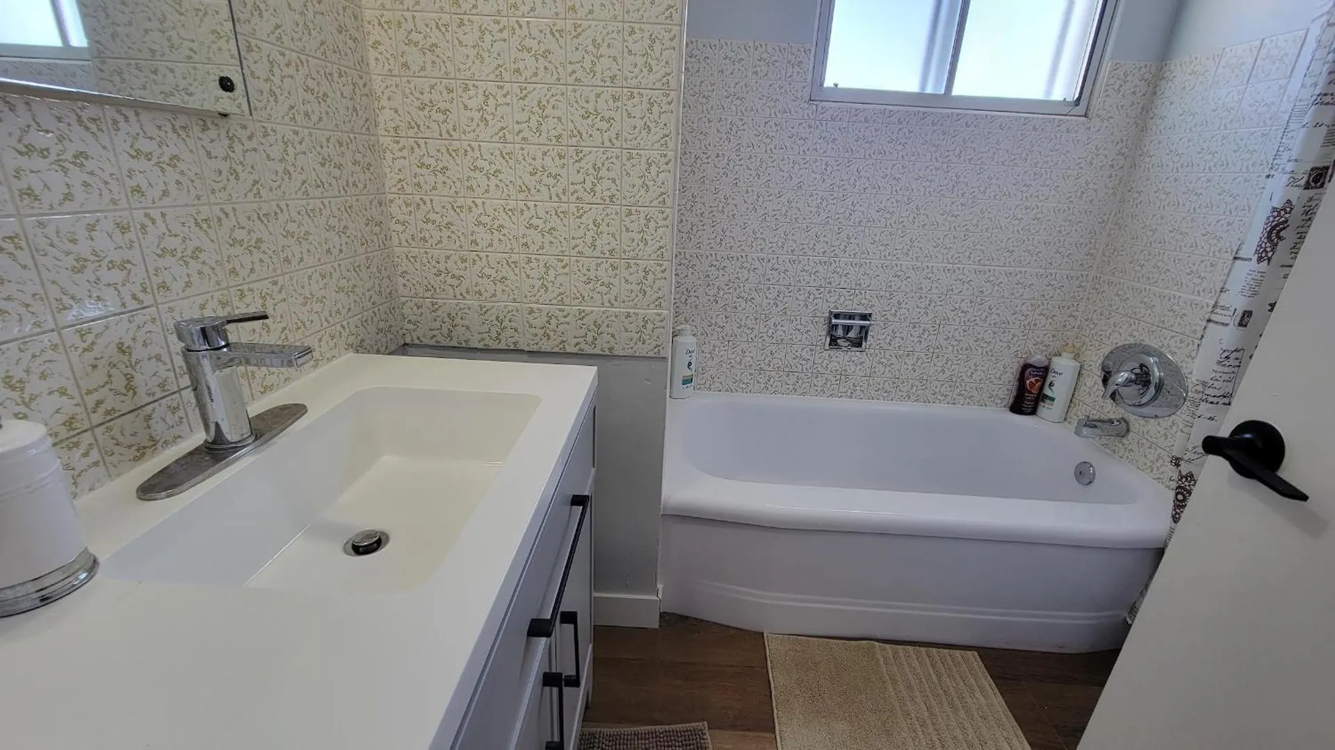 3 Bedroom House Near Airport And Downtown YYC 0*,