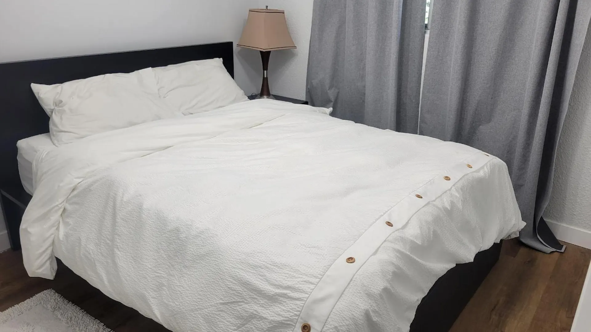 3 Bedroom House Near Airport And Downtown YYC