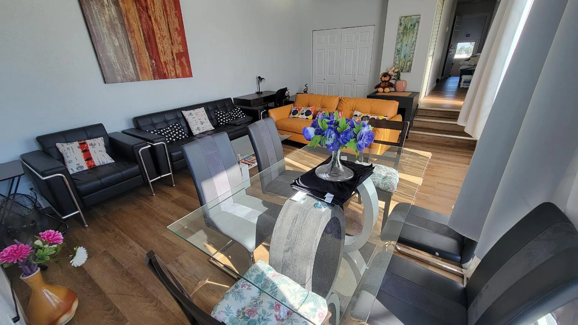 Apartmán 3 Bedroom House Near Airport And Downtown YYC Kanada