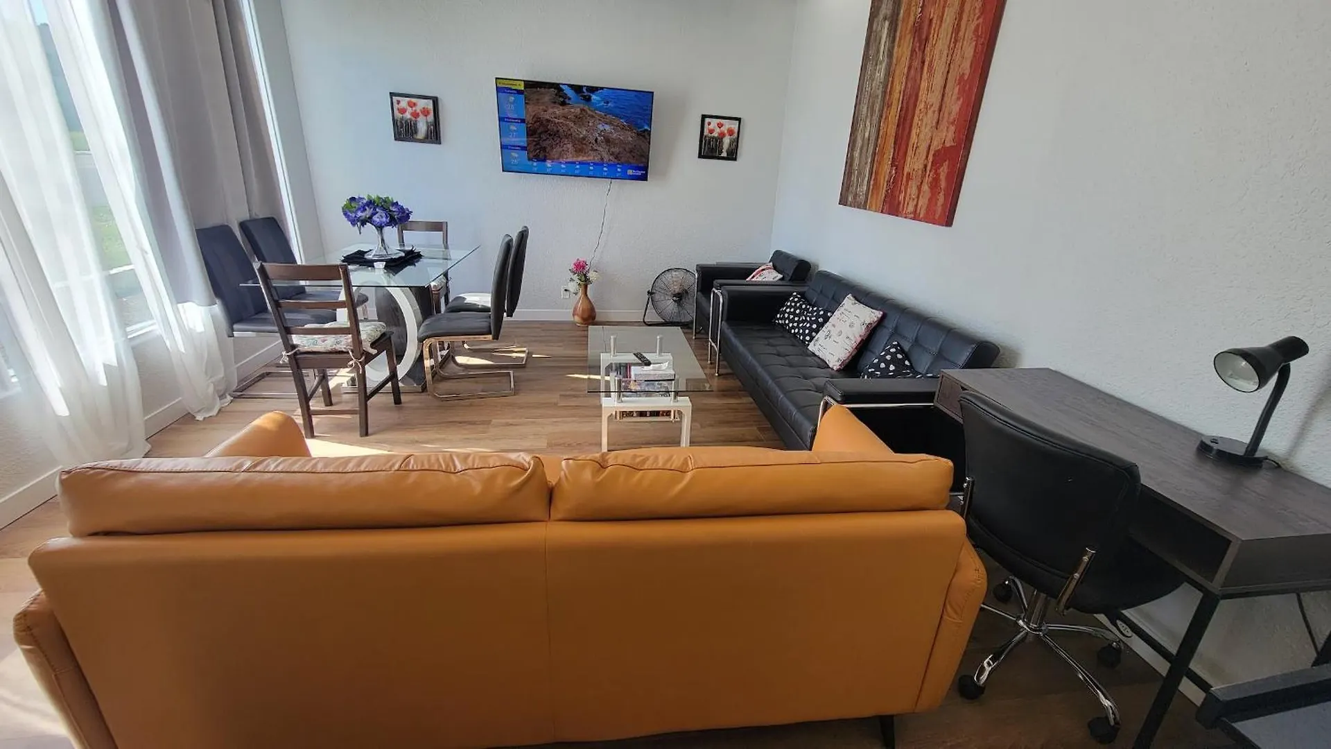 3 Bedroom House Near Airport And Downtown YYC