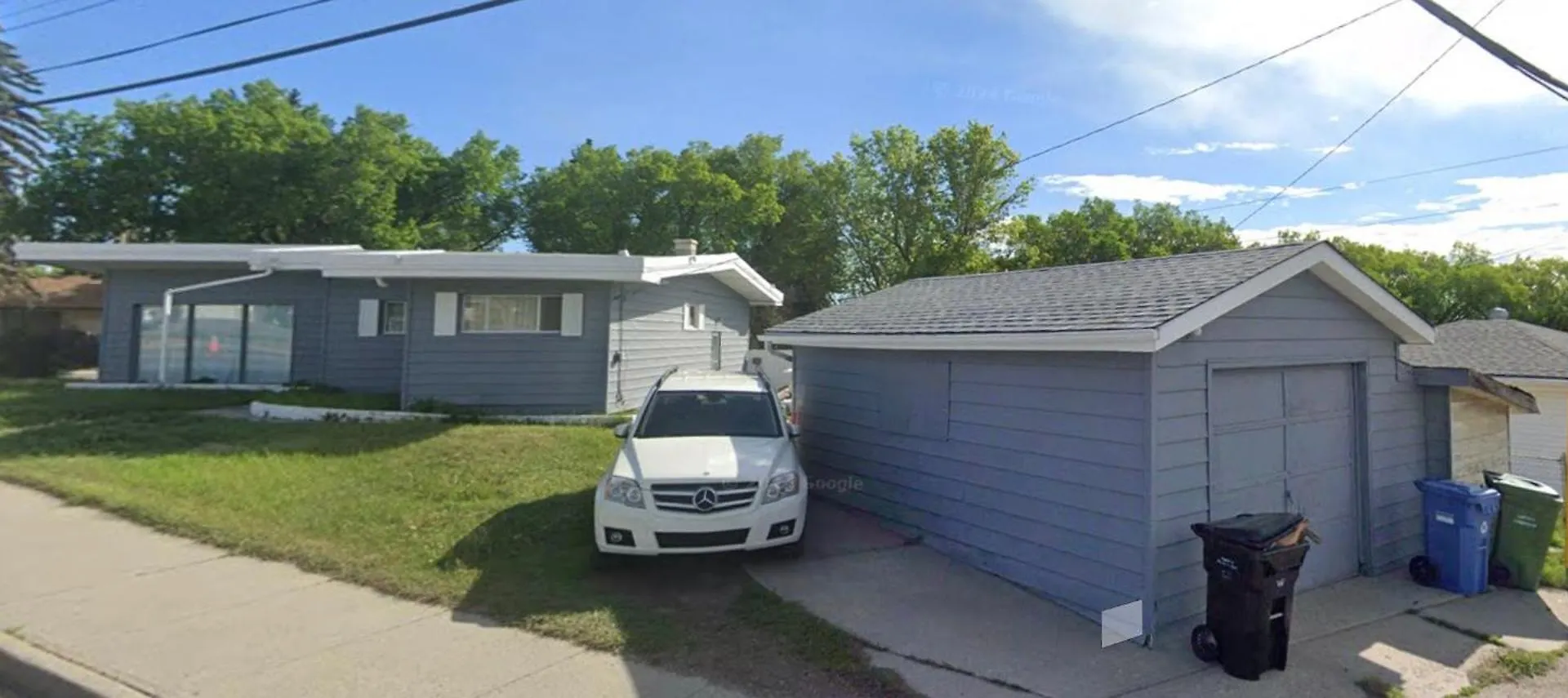 Apartment 3 Bedroom House Near Airport And Downtown Calgary