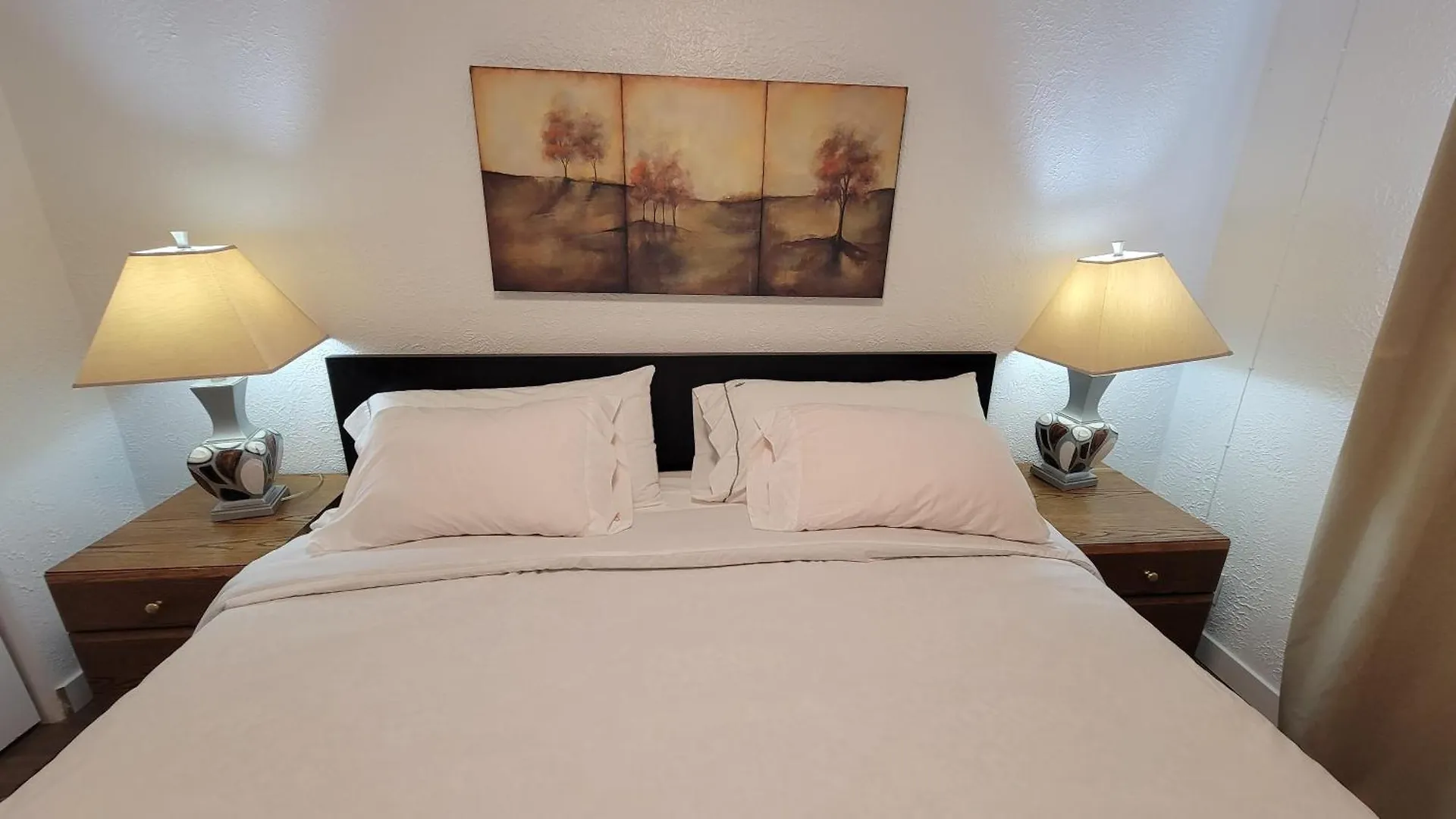 3 Bedroom House Near Airport And Downtown Calgary Canada