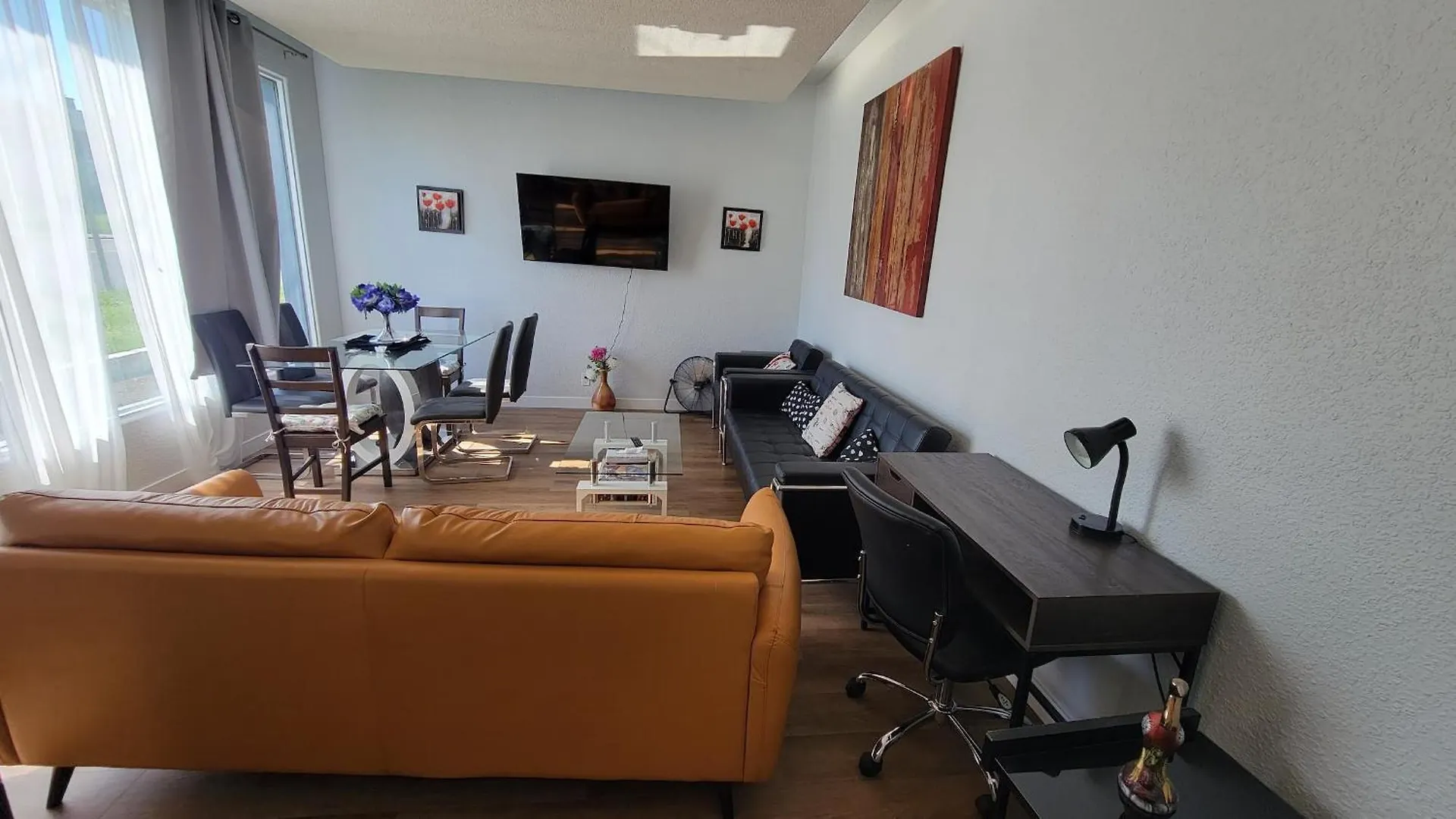 3 Bedroom House Near Airport And Downtown Calgary 0*,  Canada