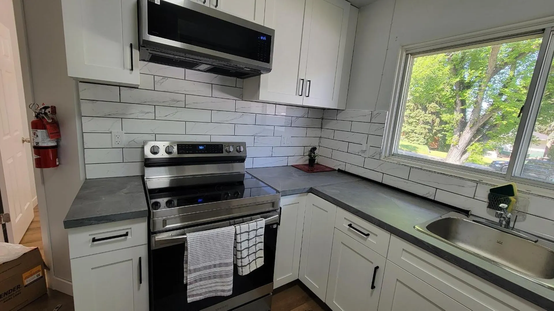 3 Bedroom House Near Airport And Downtown Calgary Canada