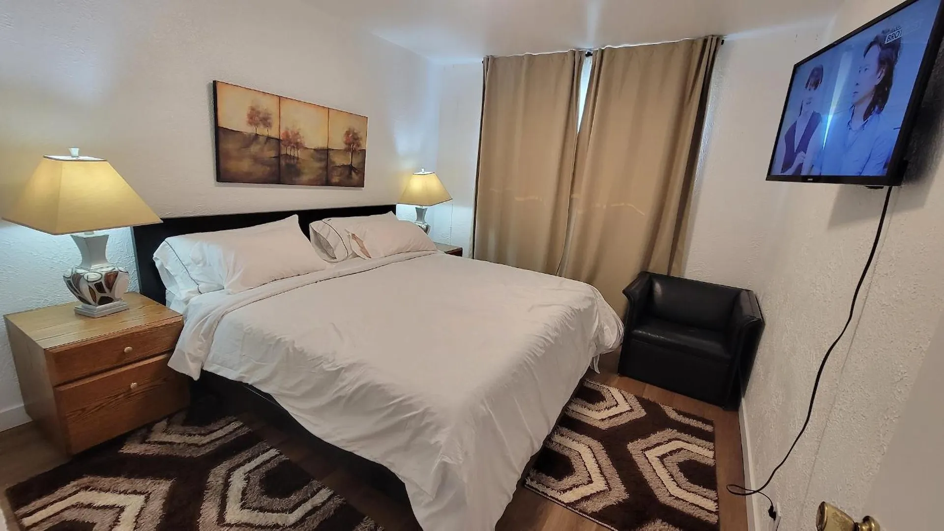 3 Bedroom House Near Airport And Downtown Calgary